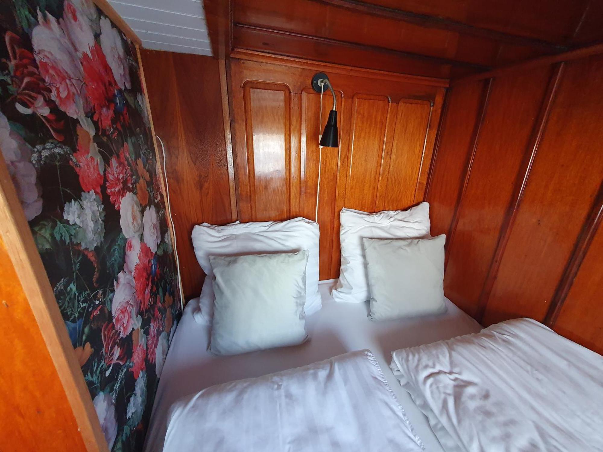 Houseboat *