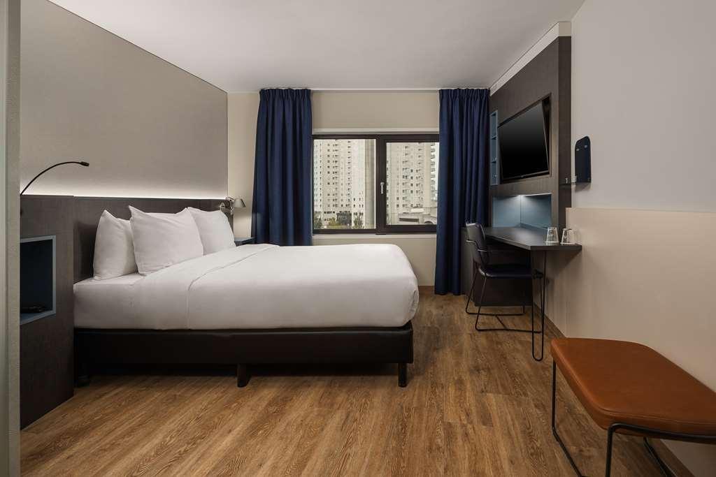 Doubletree By Hilton Centre Rotterdam