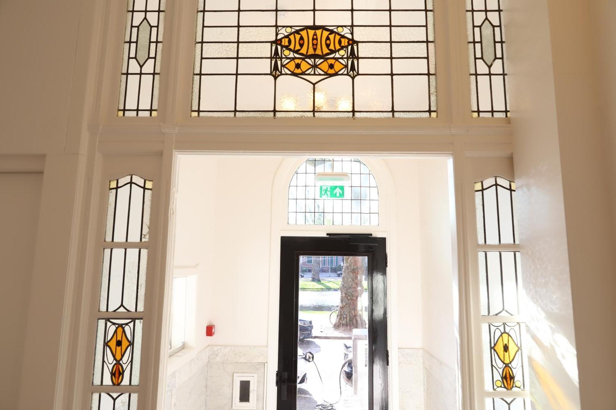 Mr.lewis Hotel