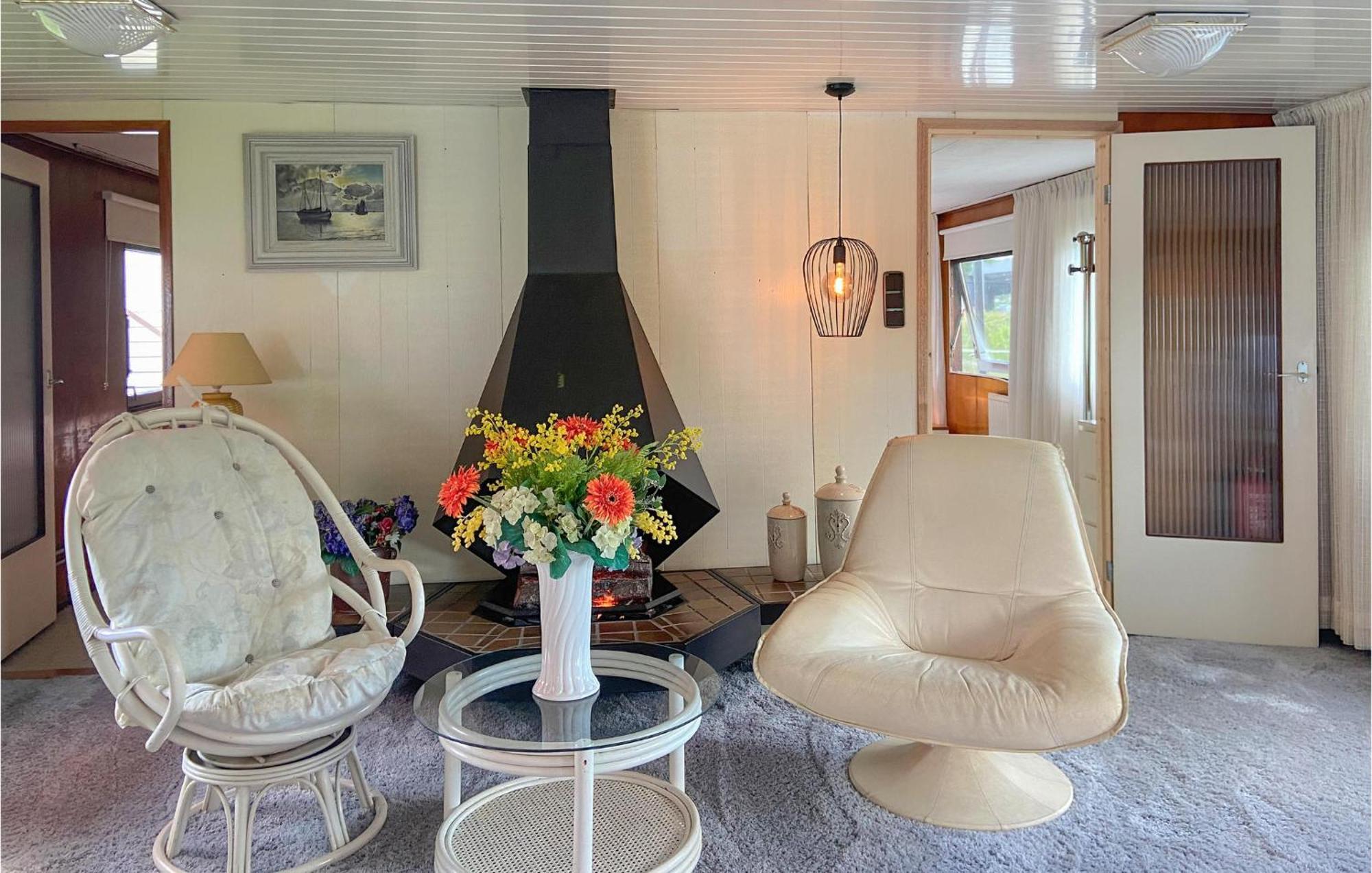 Beautiful Ship-boat In With Wifi And 2 Bedrooms Botel