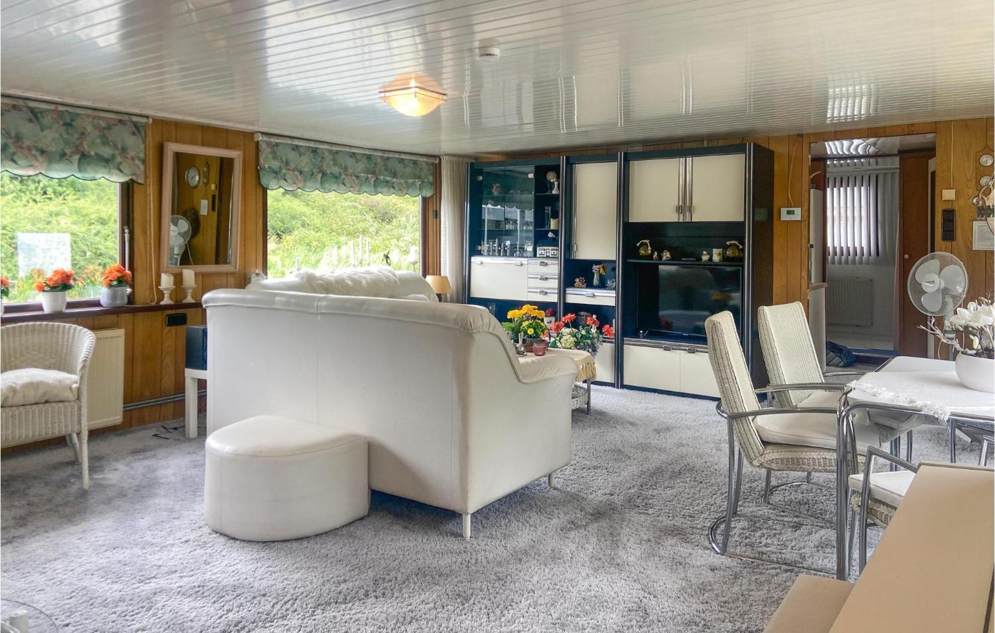 Beautiful Ship-boat In With Wifi And 2 Bedrooms