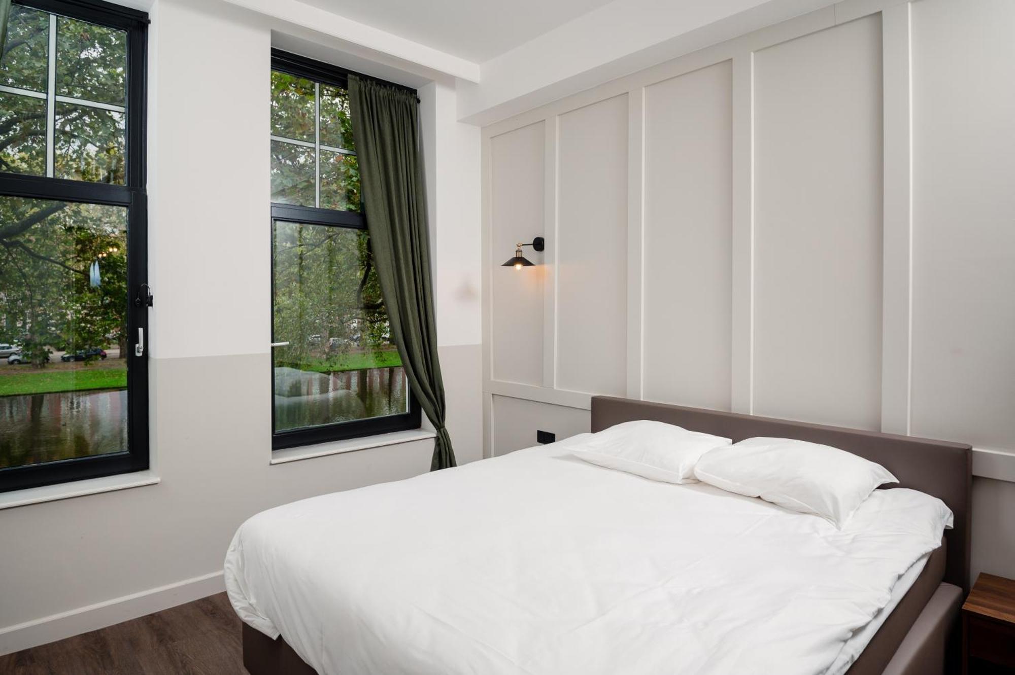 Mr.lewis Hotel