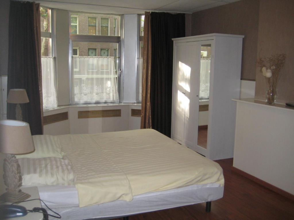Floris Hotel