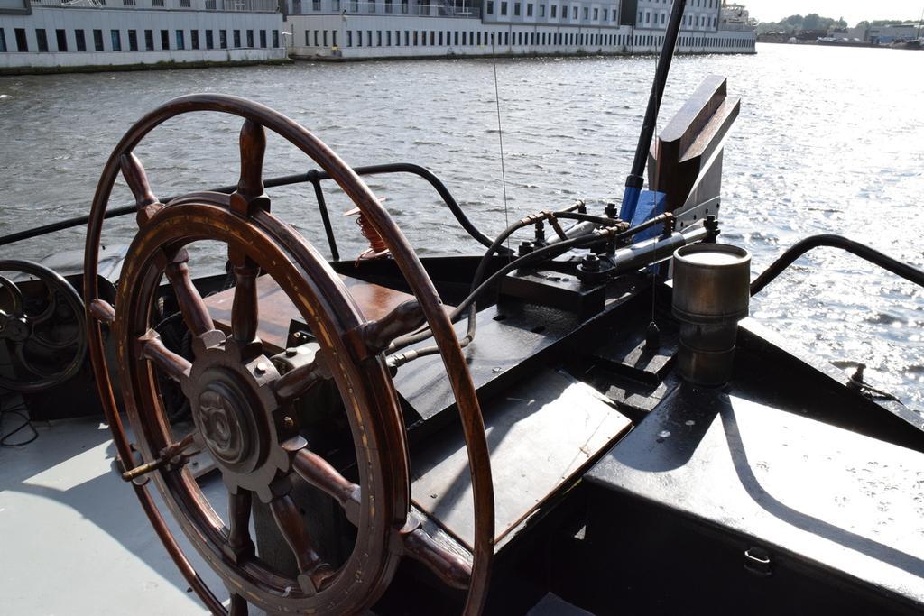Boat-apartment Fokkelina Botel Rotterdam