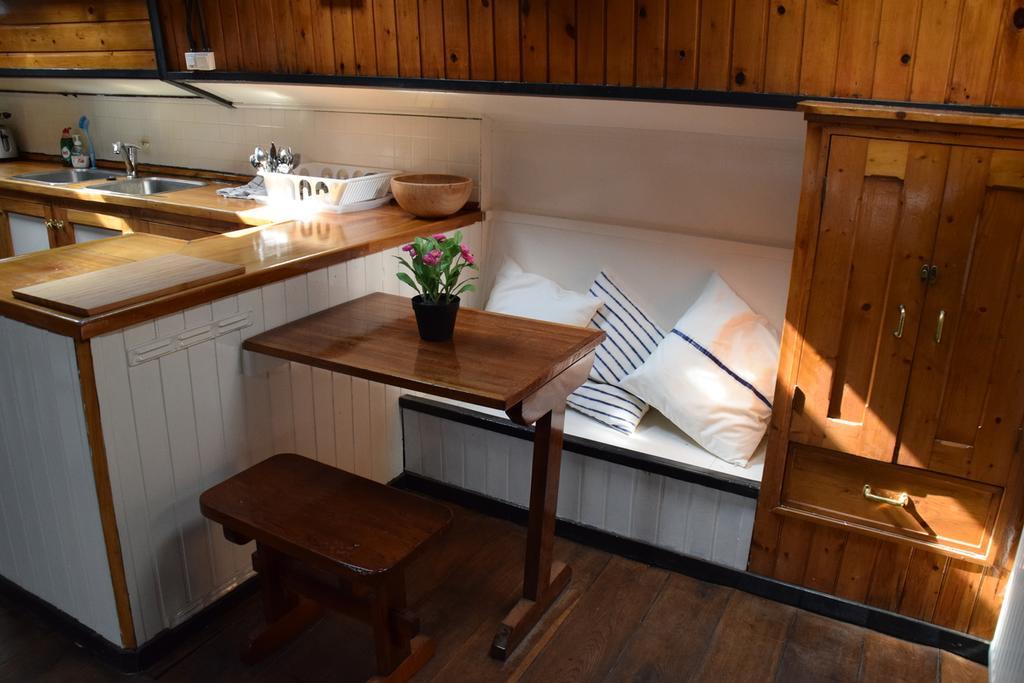 Boat-apartment Fokkelina Rotterdam