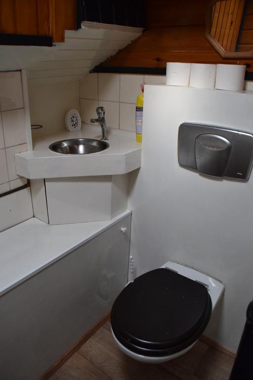 Boat-apartment Fokkelina Botel Rotterdam