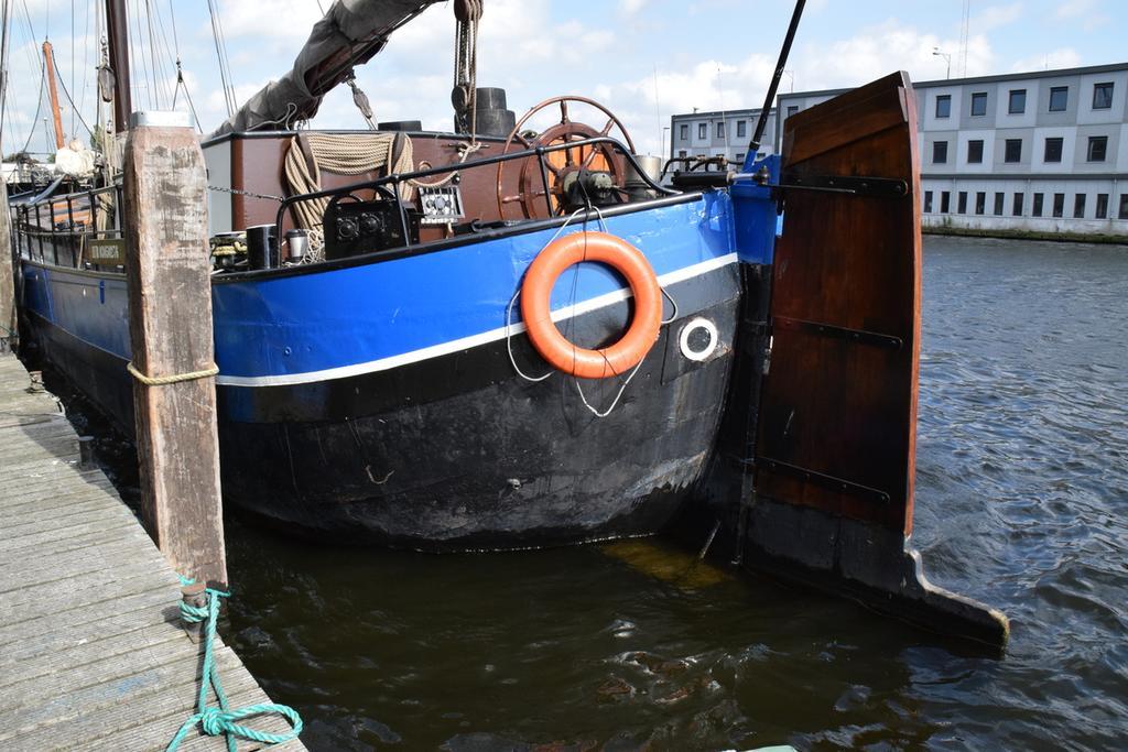 Botel Boat-apartment Fokkelina Rotterdam