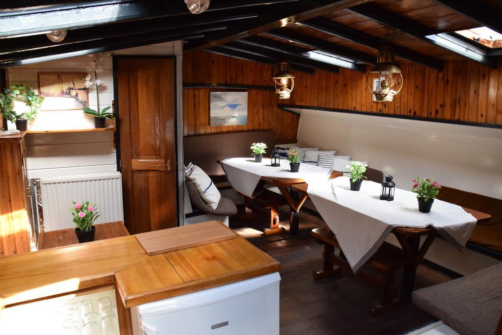 Boat-apartment Fokkelina * Rotterdam