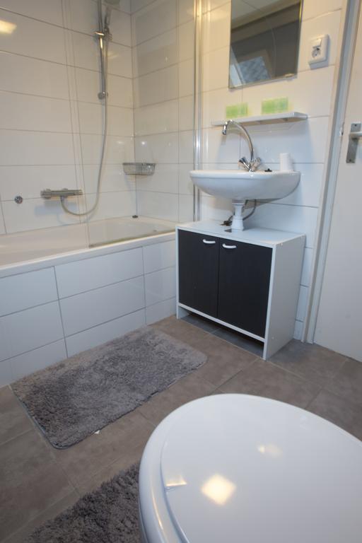 Self Check Inn Apartment Botel 3*