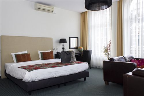 Boutique Quartier Du Port Hotel