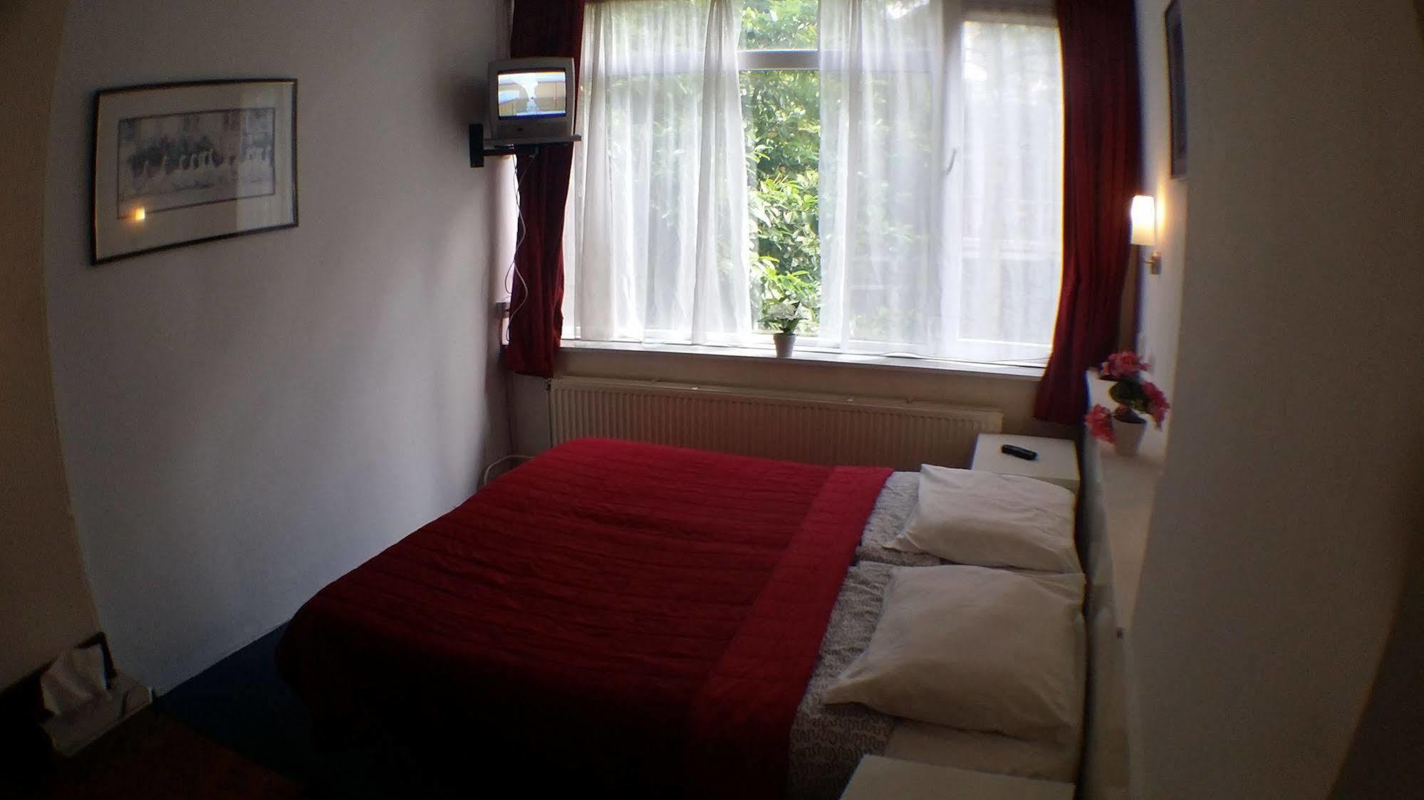 Hotel Baan 2*
