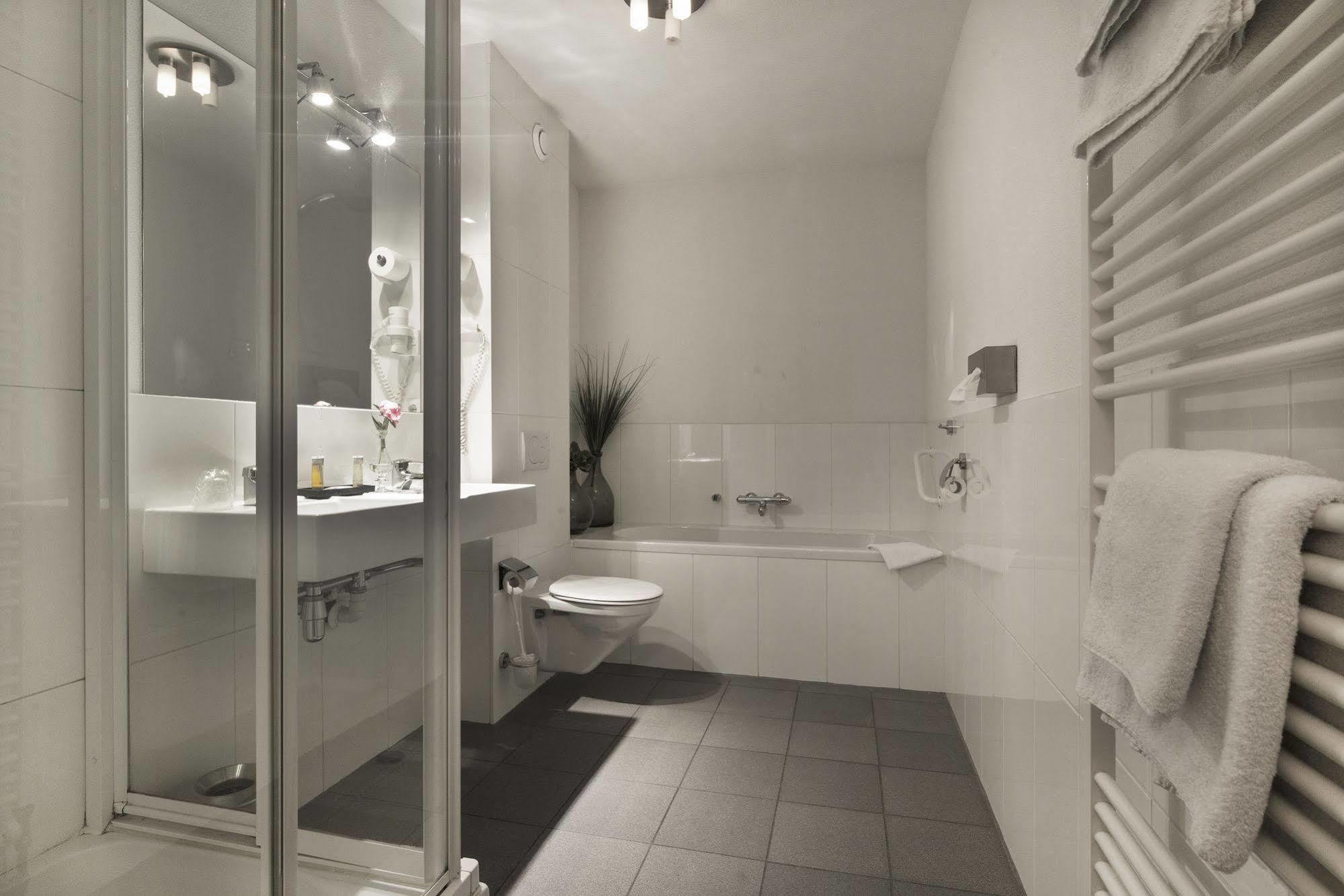 Boutique Quartier Du Port Hotel