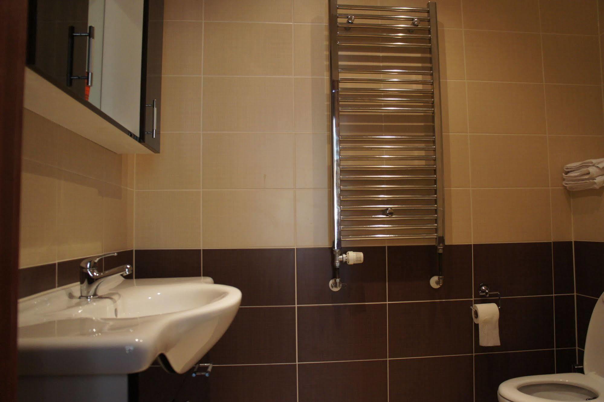Erasmus Hotel 2*