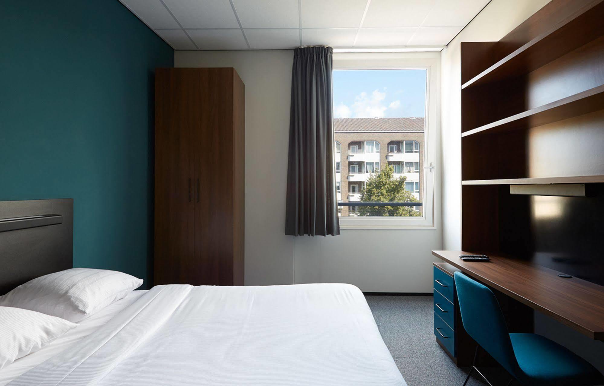 The Social Hub 3*