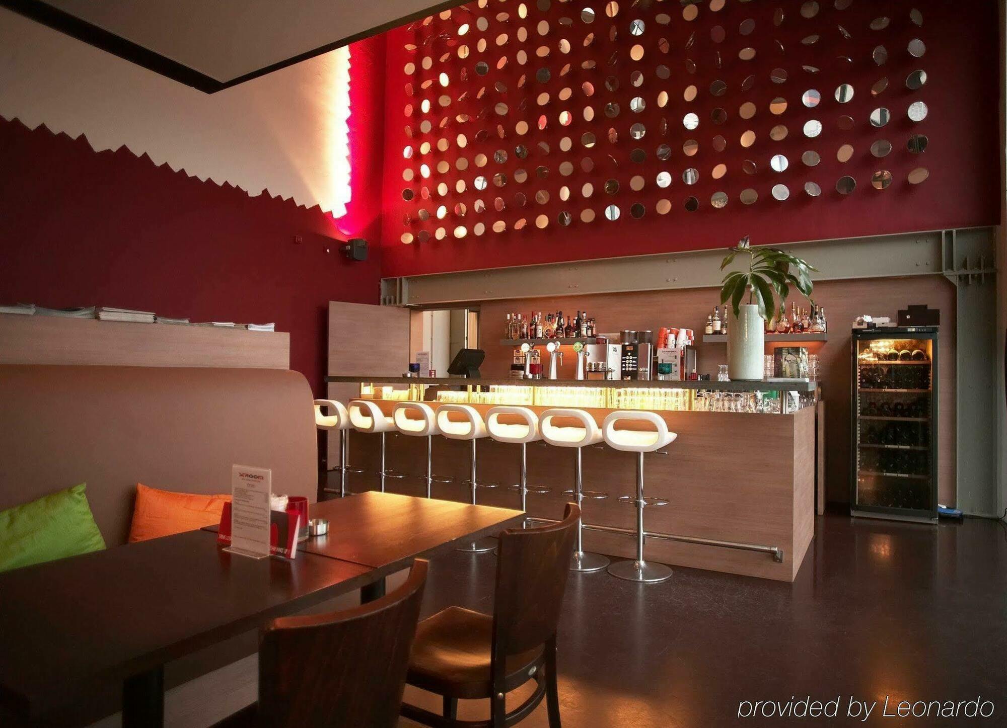 Hotel Stroom 4*