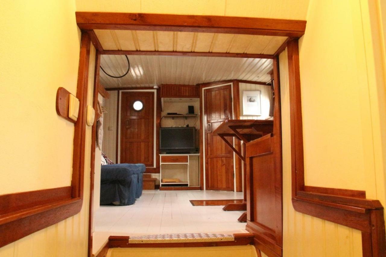 Unitas Botel