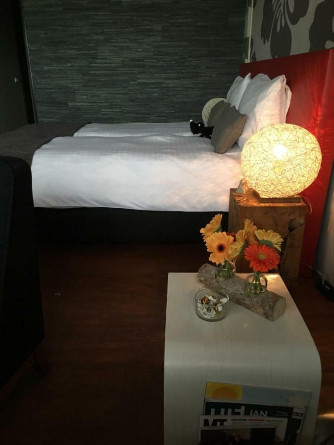 Bed & Breakfast Flowerzzz... *