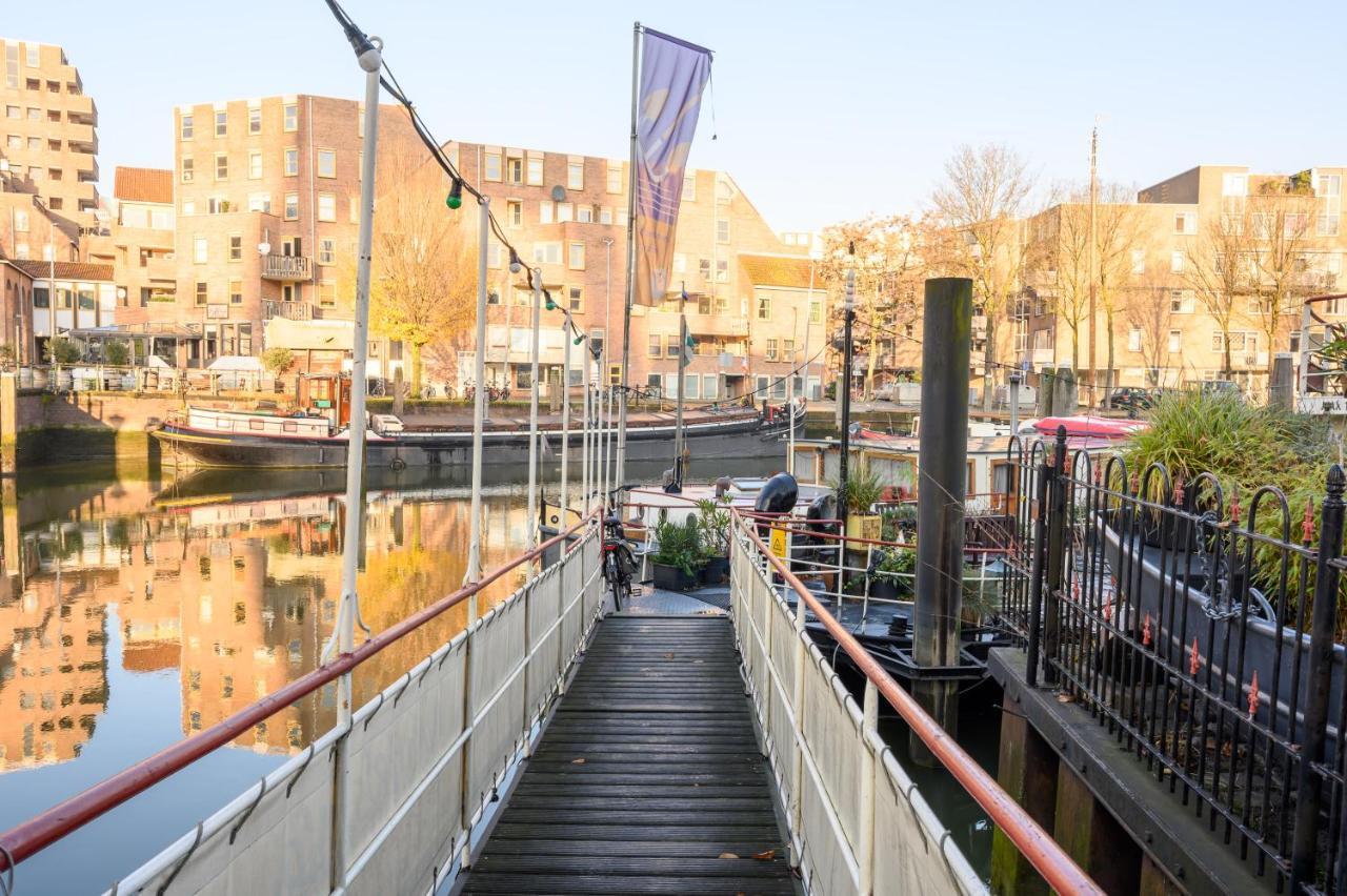 Botel Boatapartment Animathor On Location