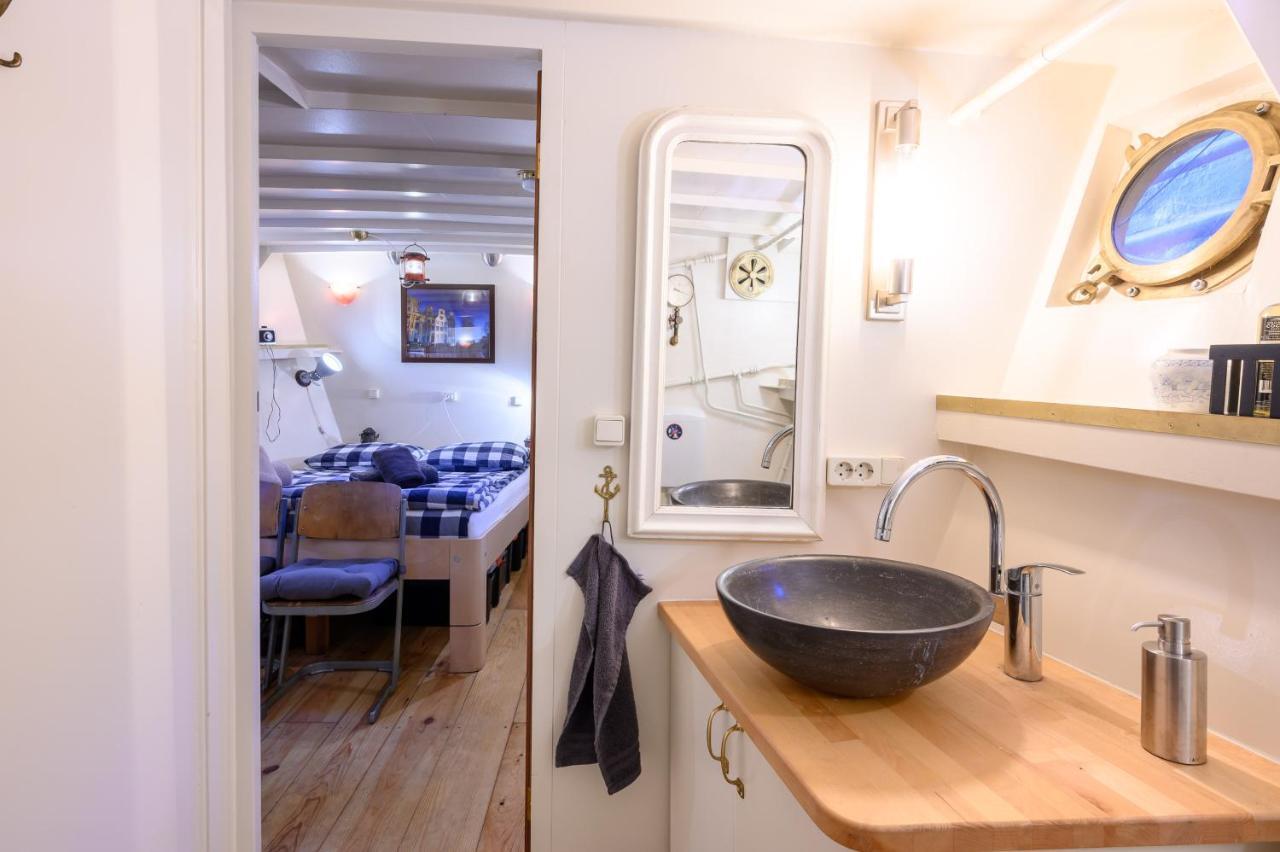 Boatapartment Animathor On Location Botel *
