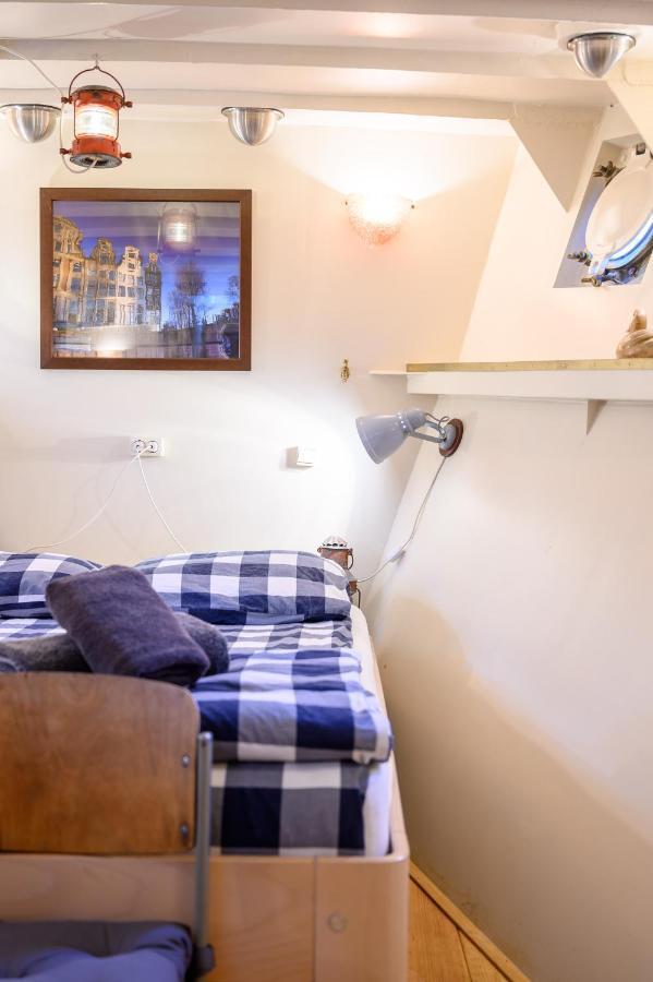 Botel Boatapartment Animathor On Location