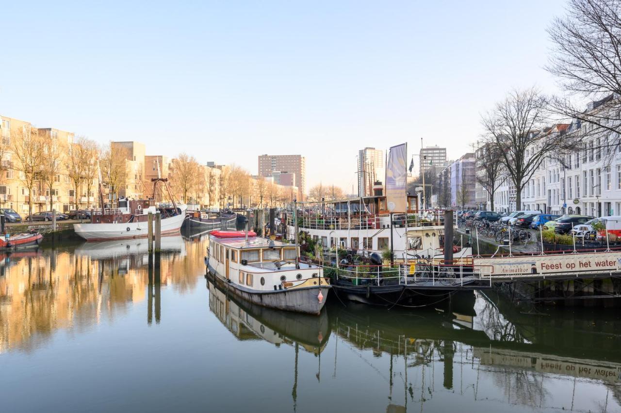Botel Boatapartment Animathor On Location *
