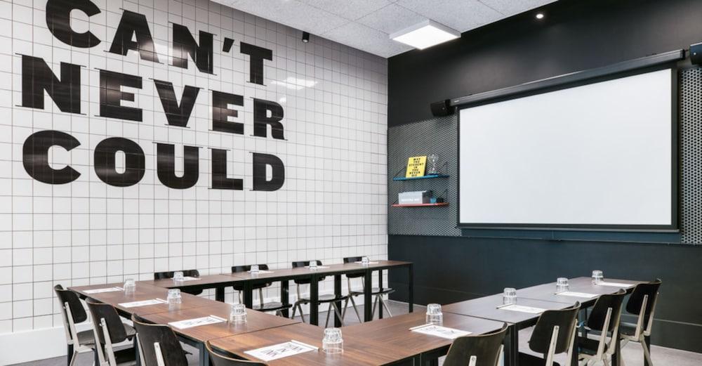 The Social Hub Hotel