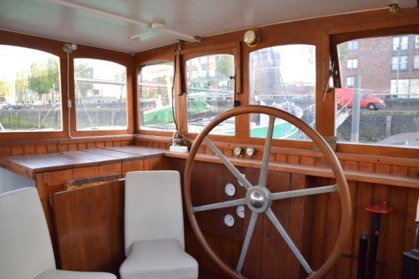 Boat Anna Hotel