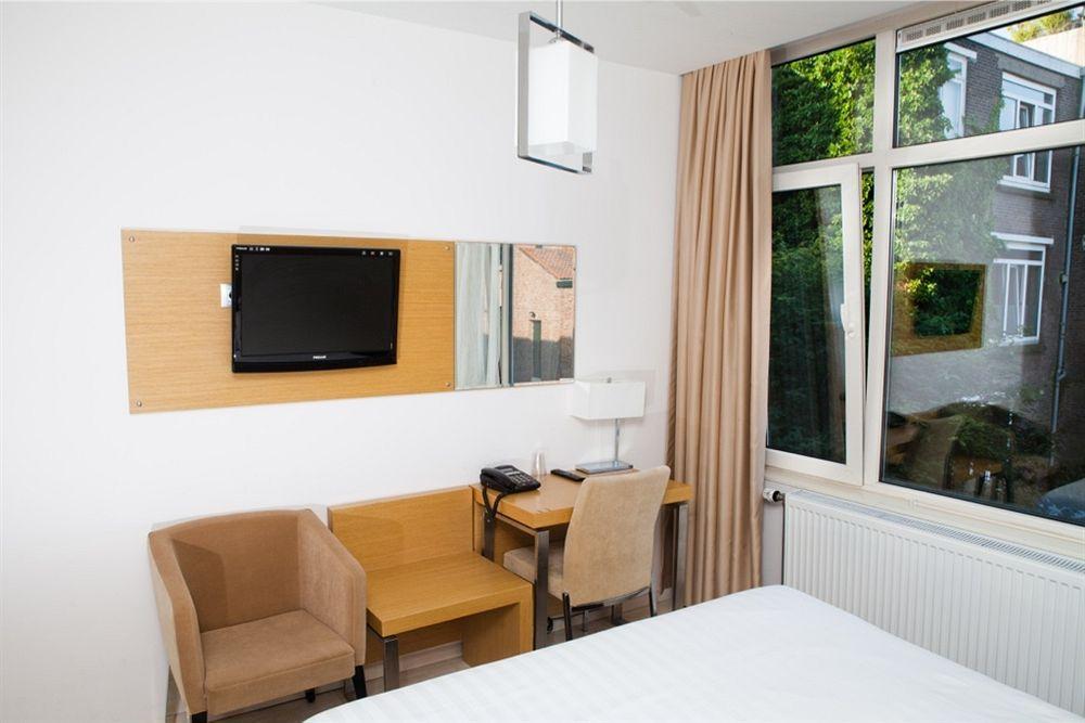 Port Hotel