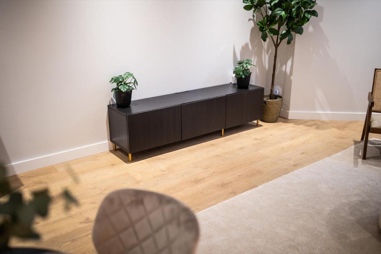 Distinct 2 Bedroom Serviced 84m2 -vp2d- Rotterdam