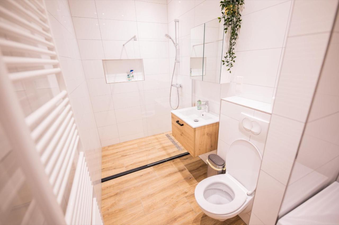 Distinct 2 Bedroom Serviced 84m2 -vp2d- Appartement Rotterdam
