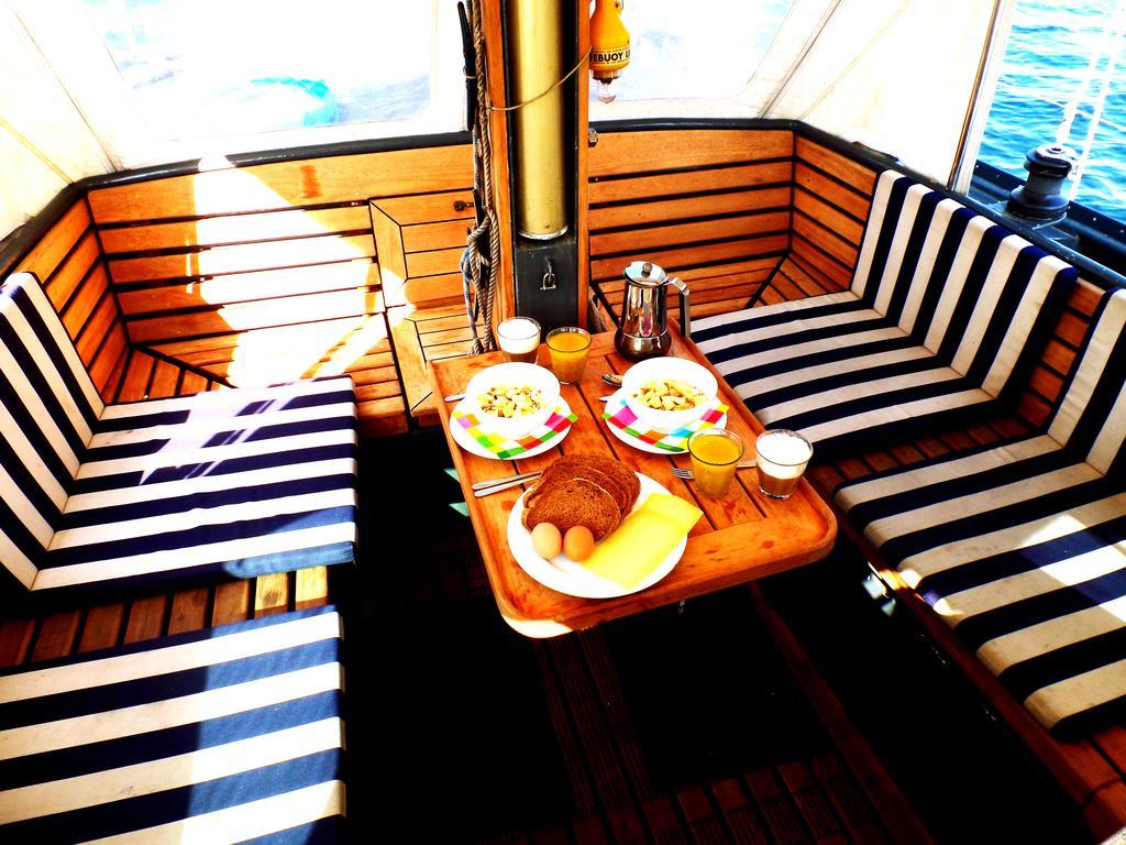 Botel Private Ship Center *