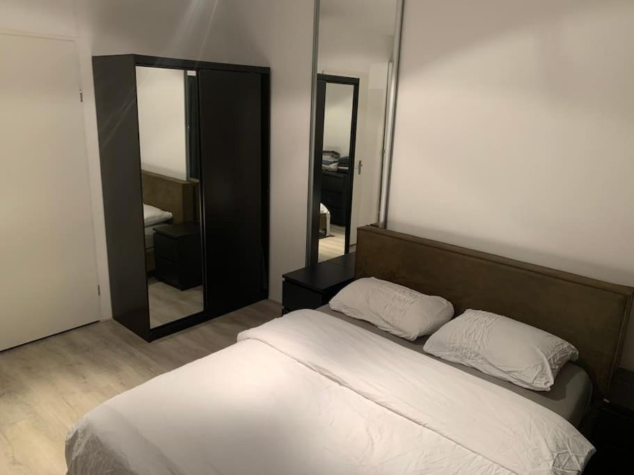 Stunning View Apt Free Parking Apartment Rotterdam
