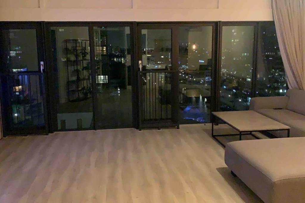 Stunning View Apt Free Parking *