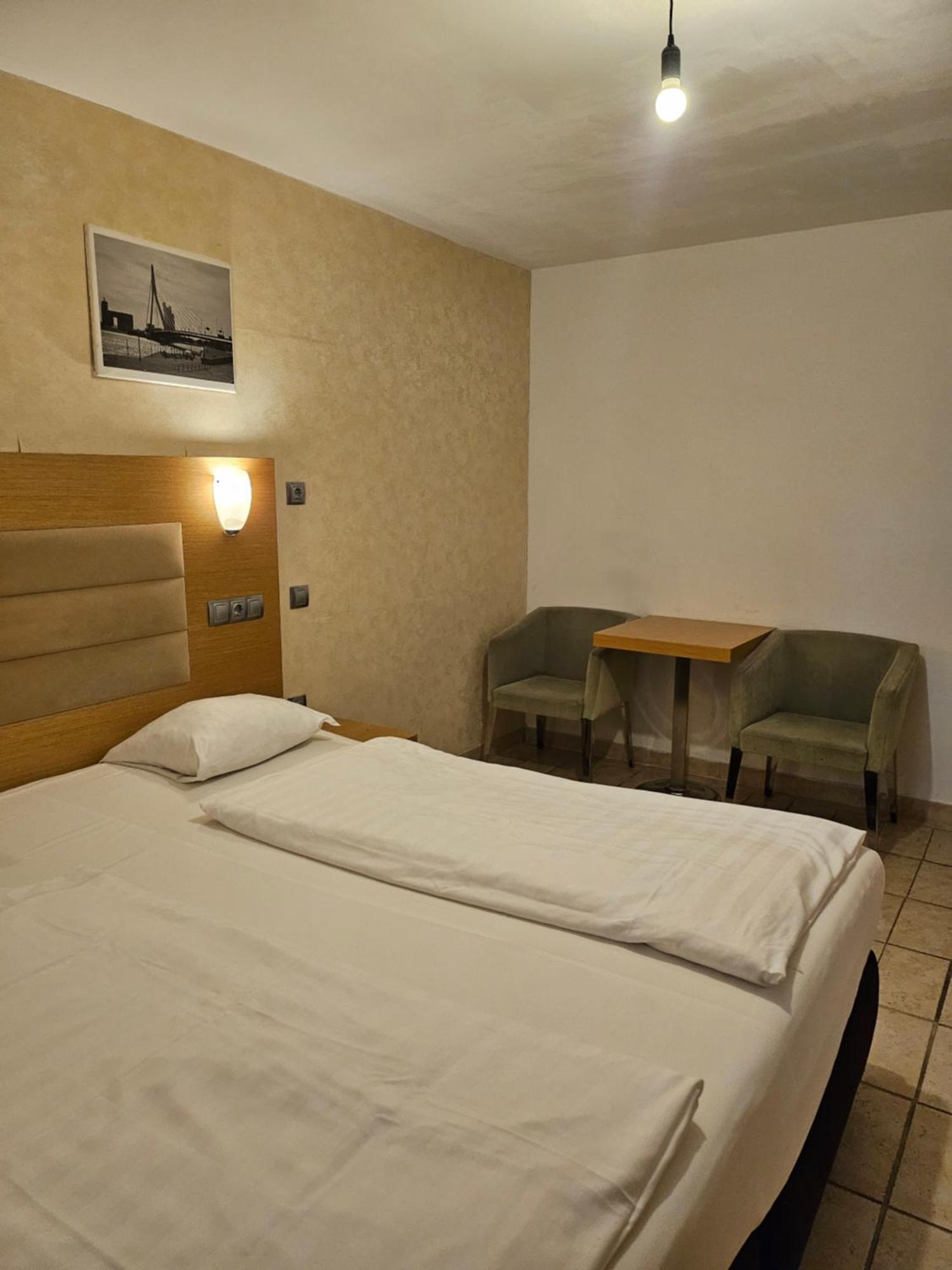 Port Hotel