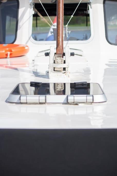 Classic Boat 4-6p Boco Living Marina