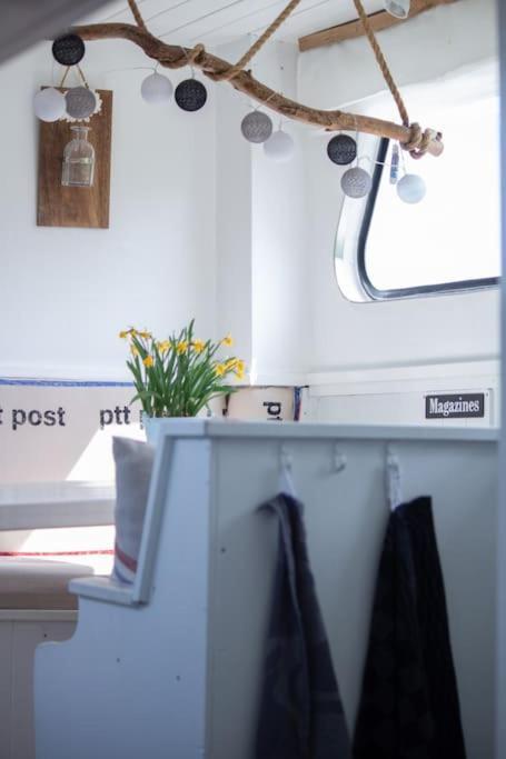 Classic Boat 4-6p Boco Living Marina *