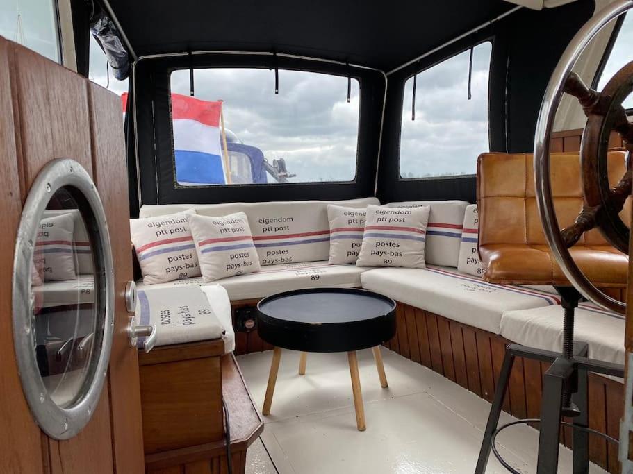 Classic Boat 4-6p Boco Living Marina