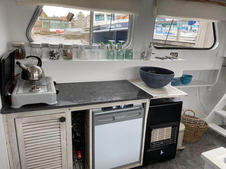 Classic Boat 4-6p Boco Living Marina