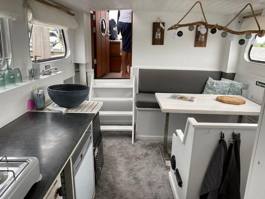 Classic Boat 4-6p Boco Living Marina Rotterdam