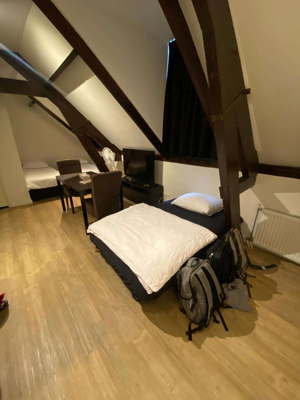 Rotterdam Inn *