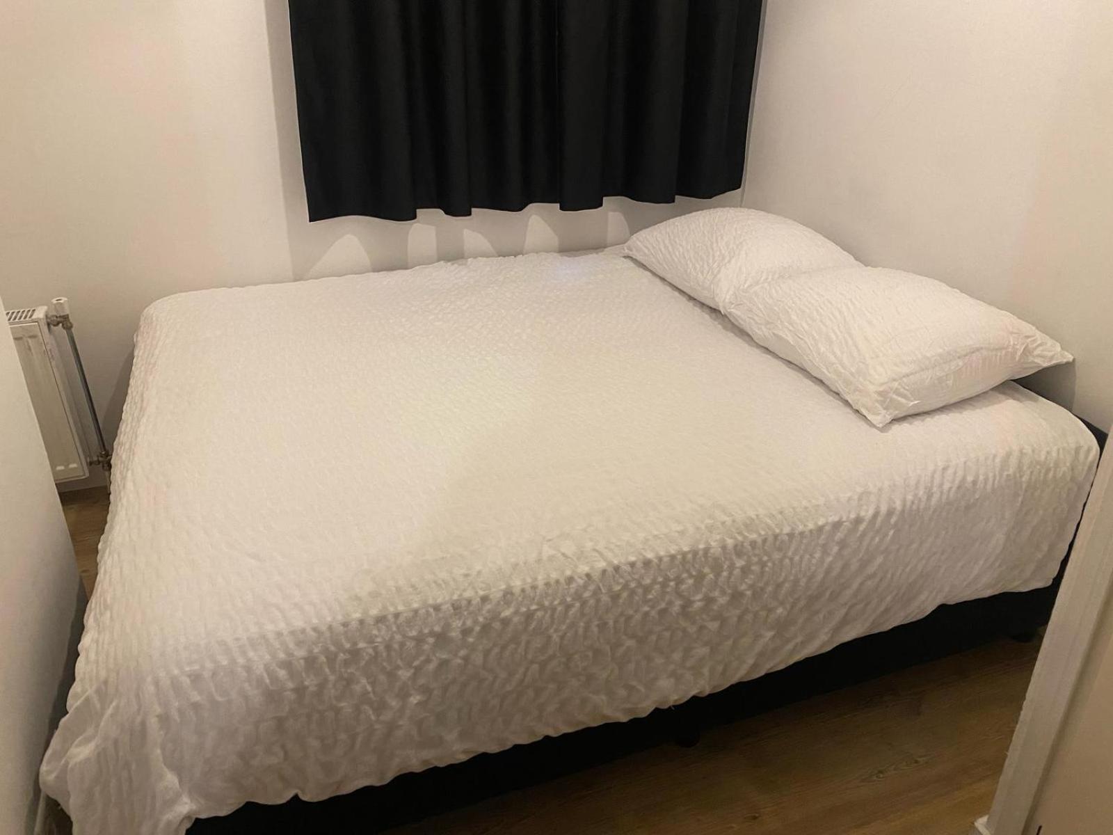 Rotterdam Inn *