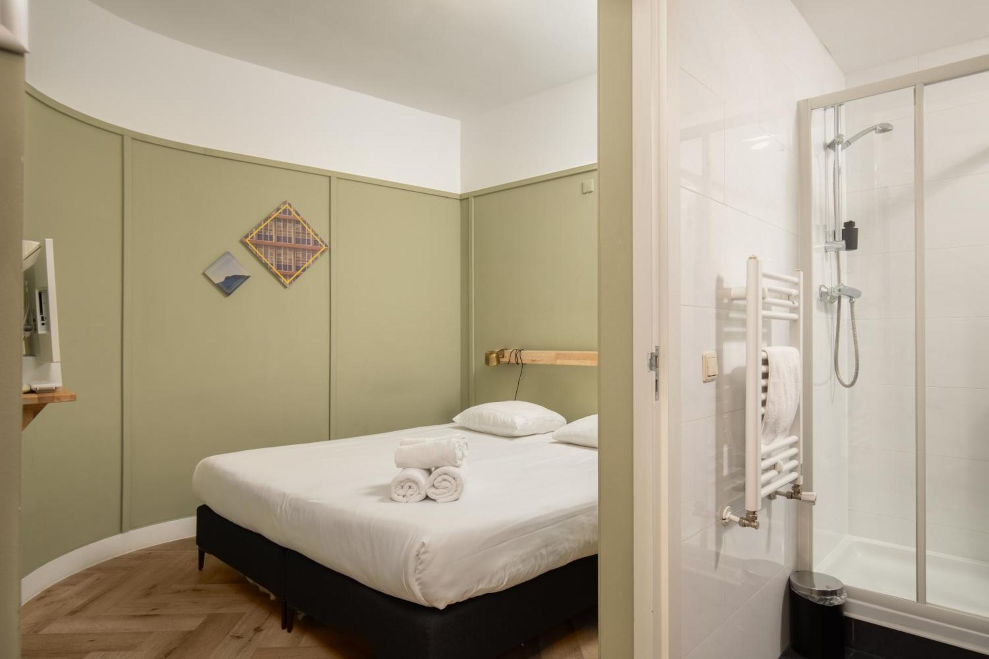 Light Hotel