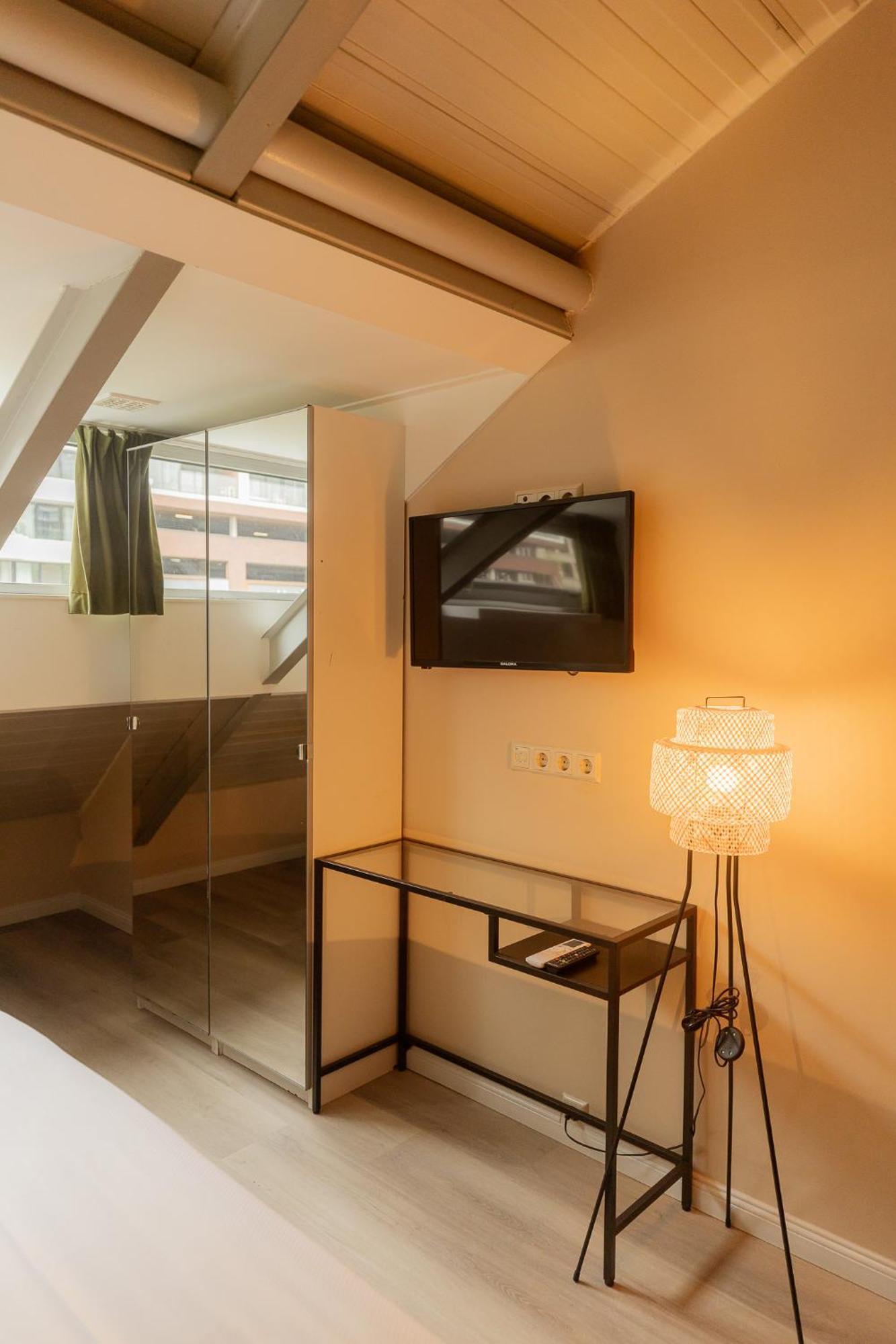 Hotel H2otel 3*