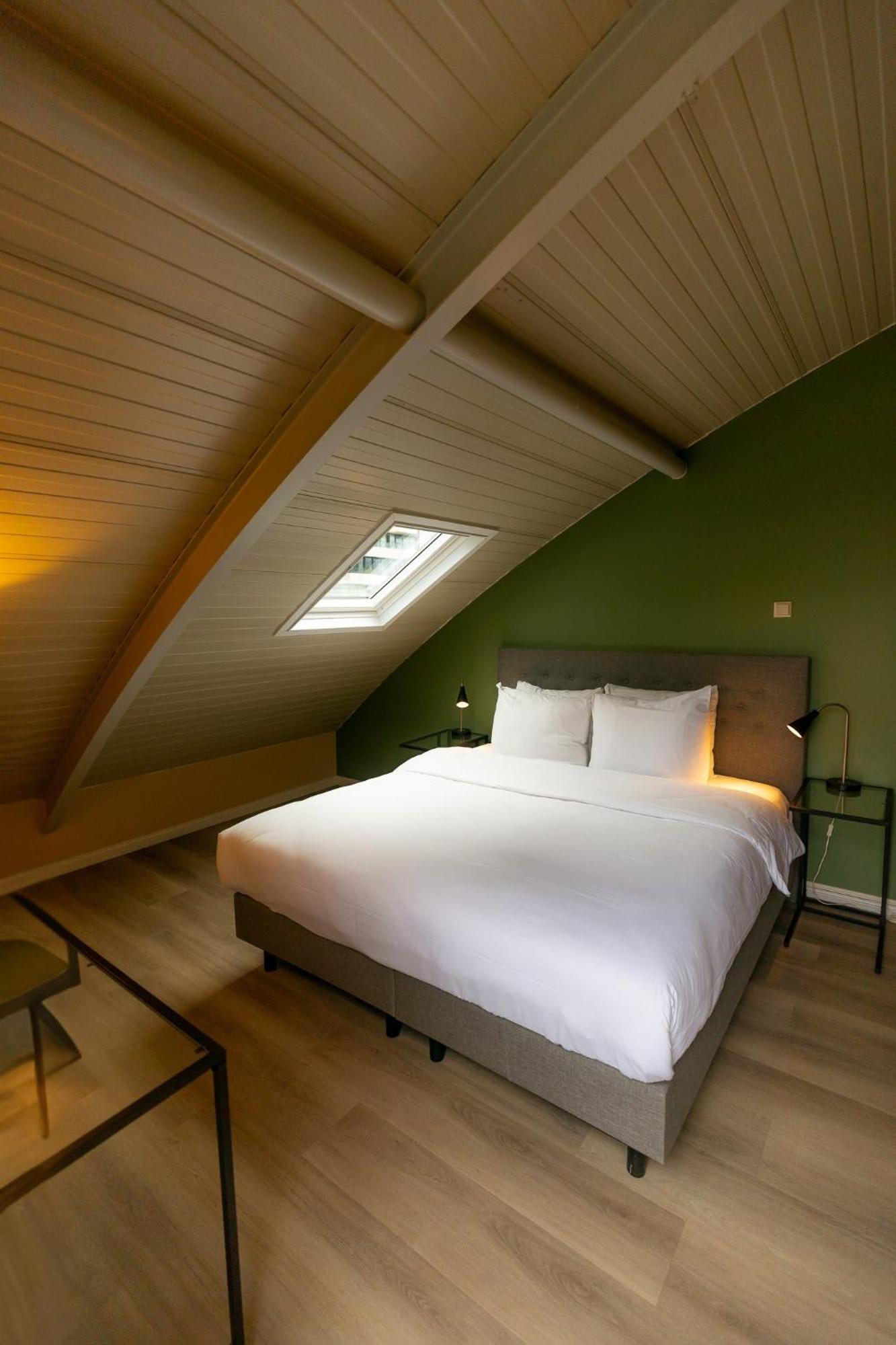 Hotel H2otel 3*