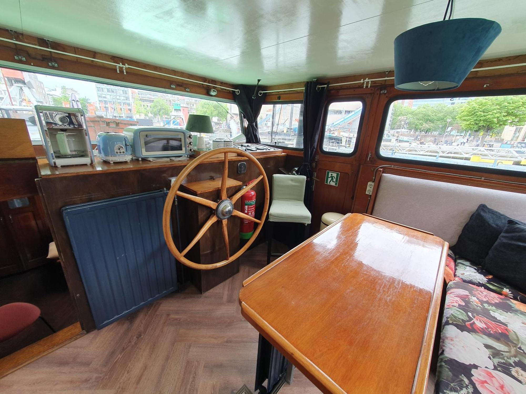 Houseboat *