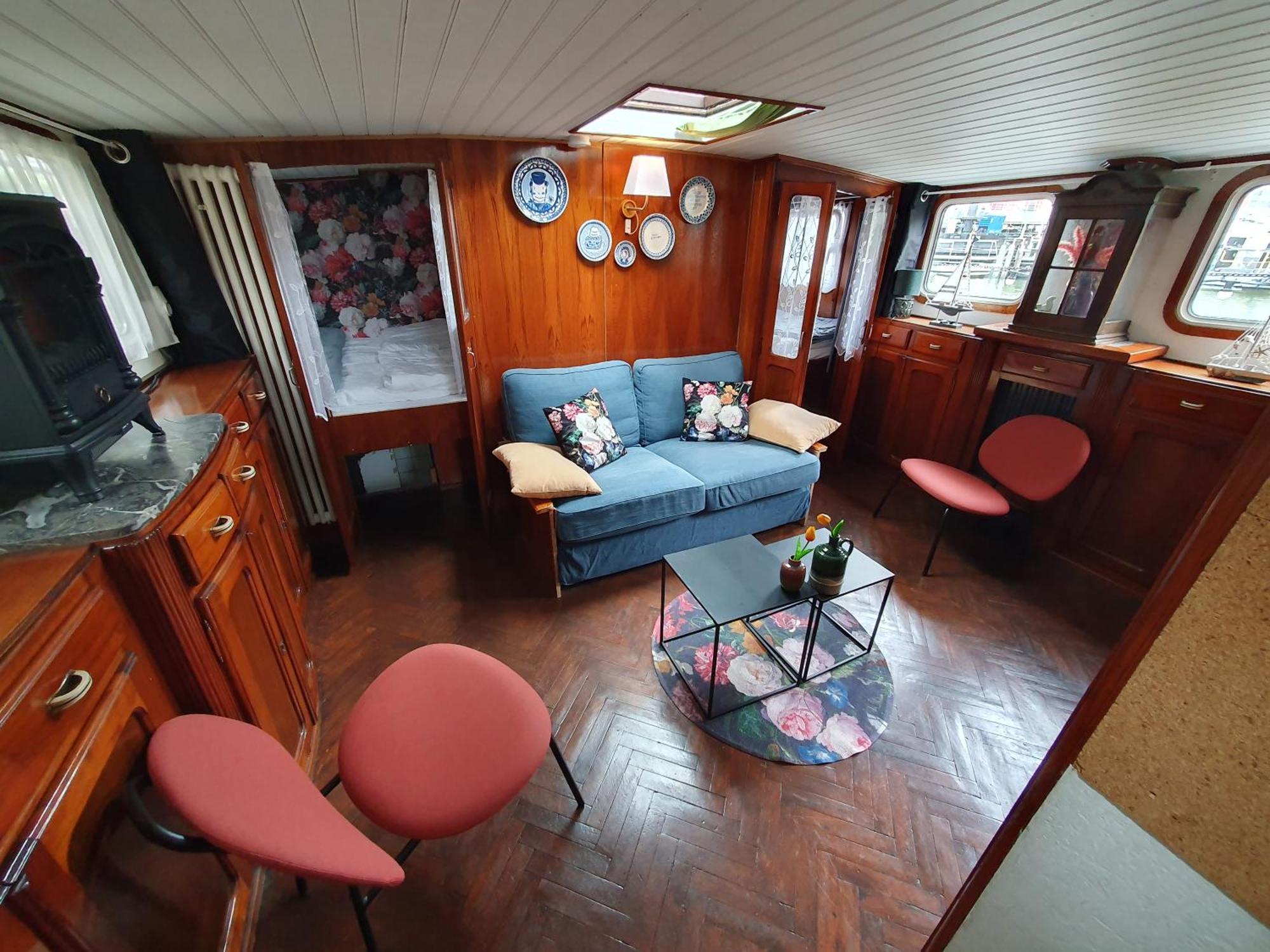 Botel Houseboat