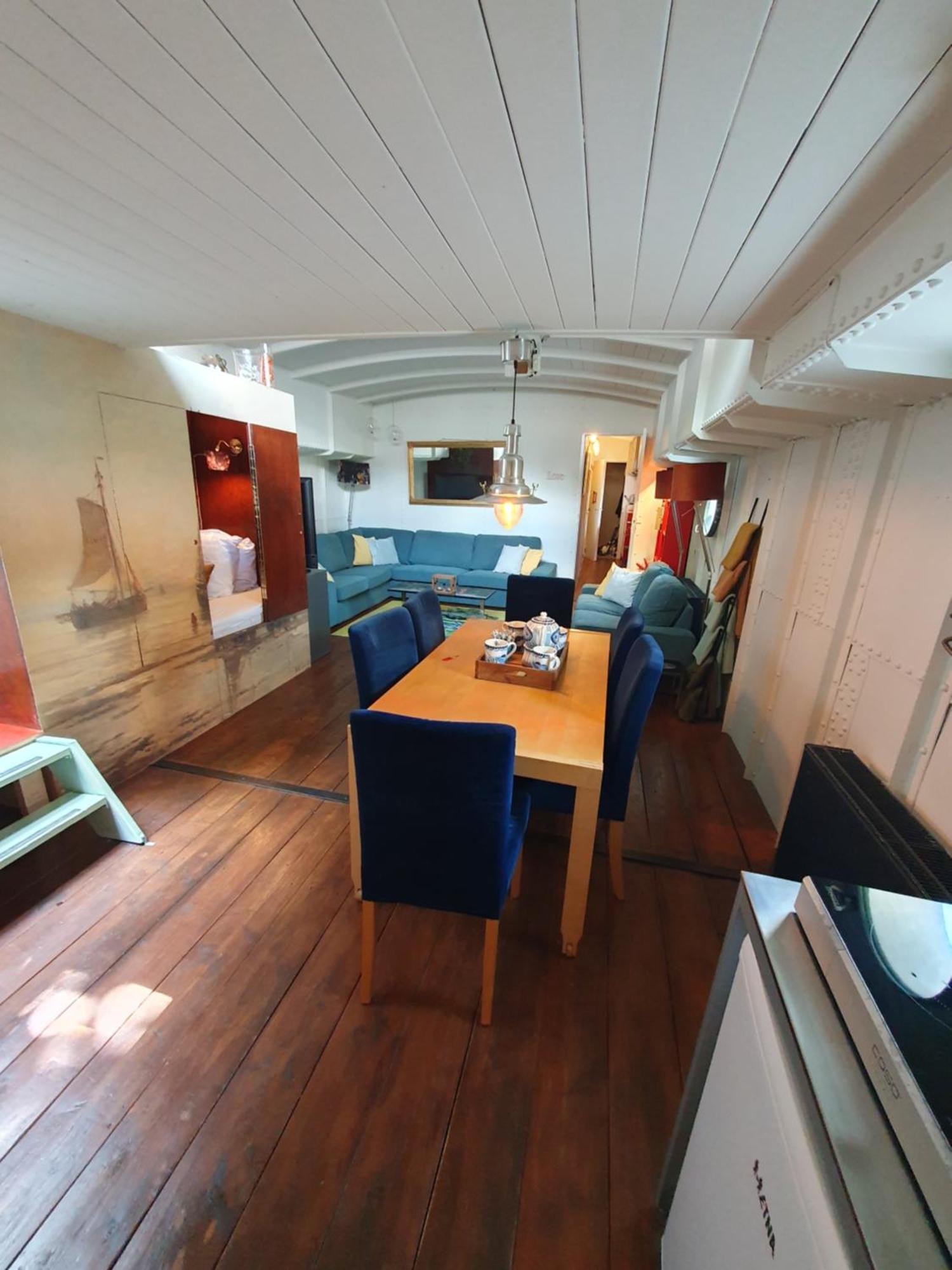 Houseboat Rotterdam