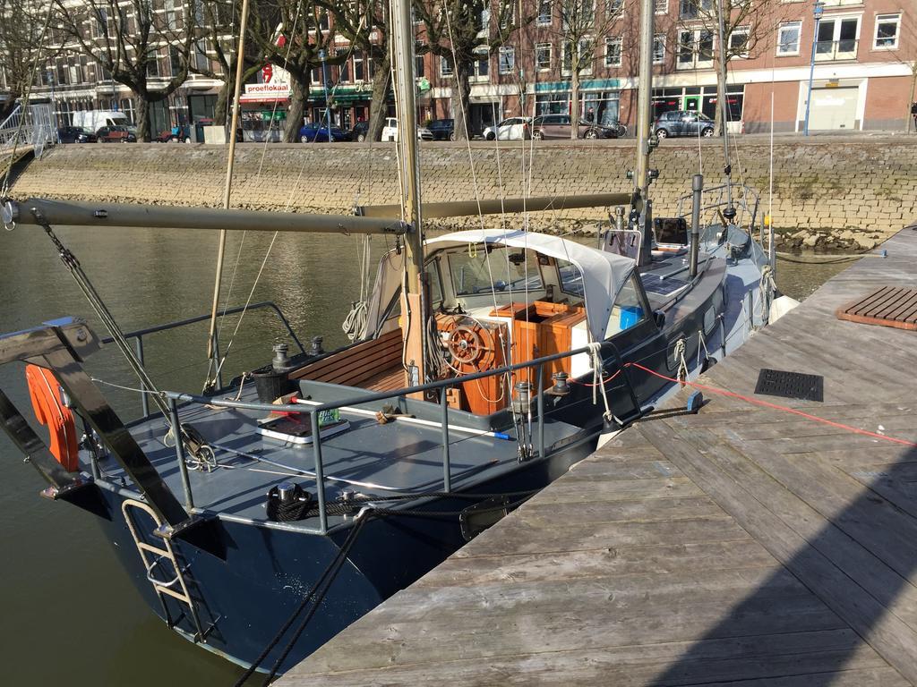 Private Ship Center Botel Rotterdam