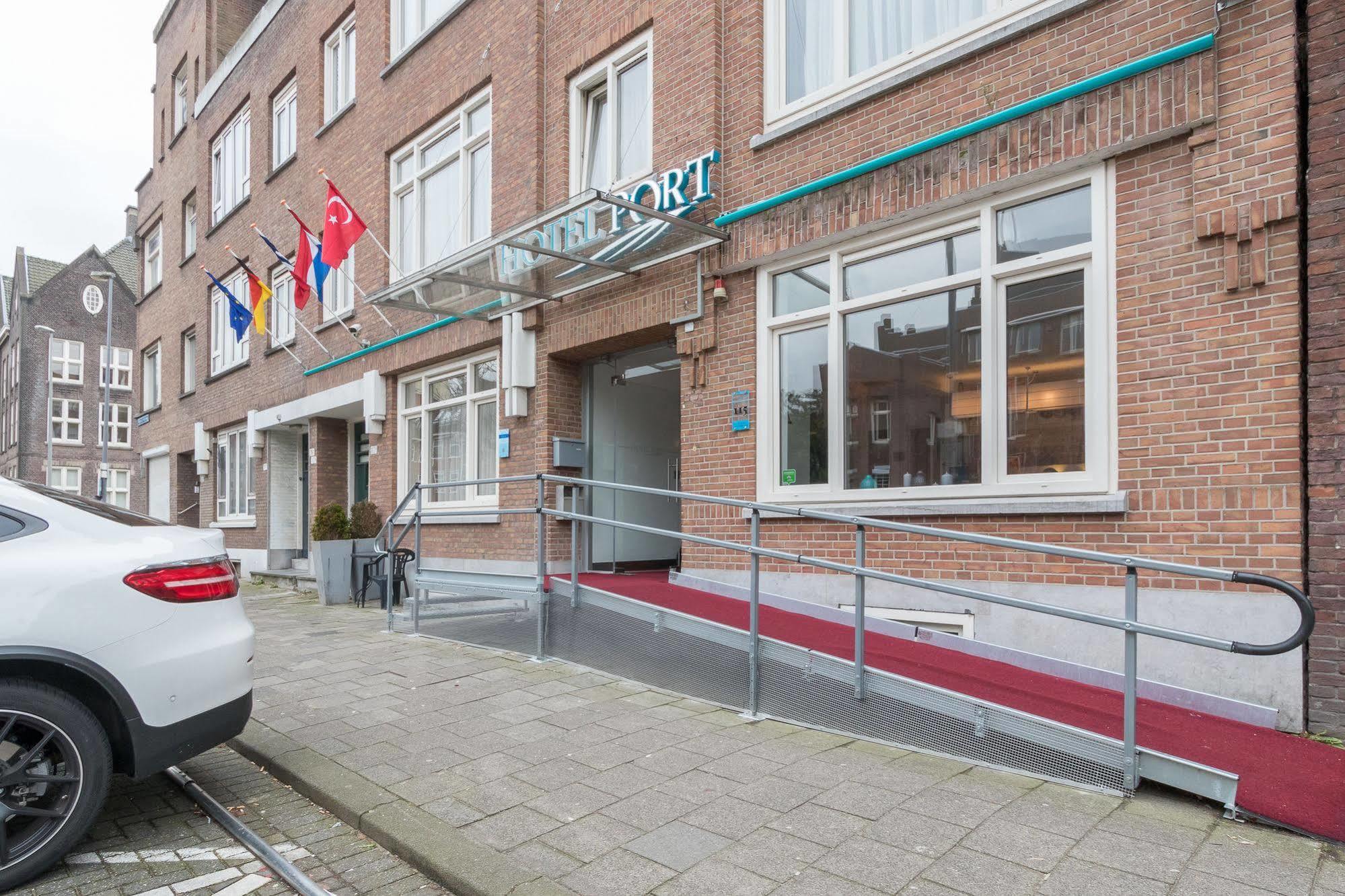 Port Hotel