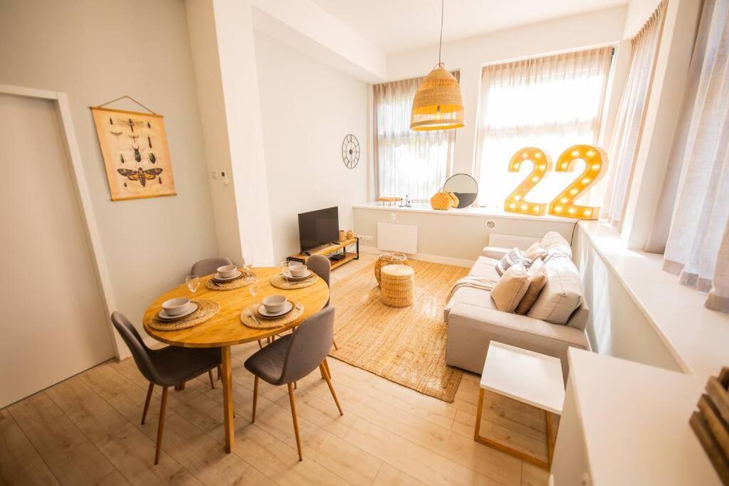 Tastefully 2 Bedroom Serviced 76m2 -kb22- Rotterdam